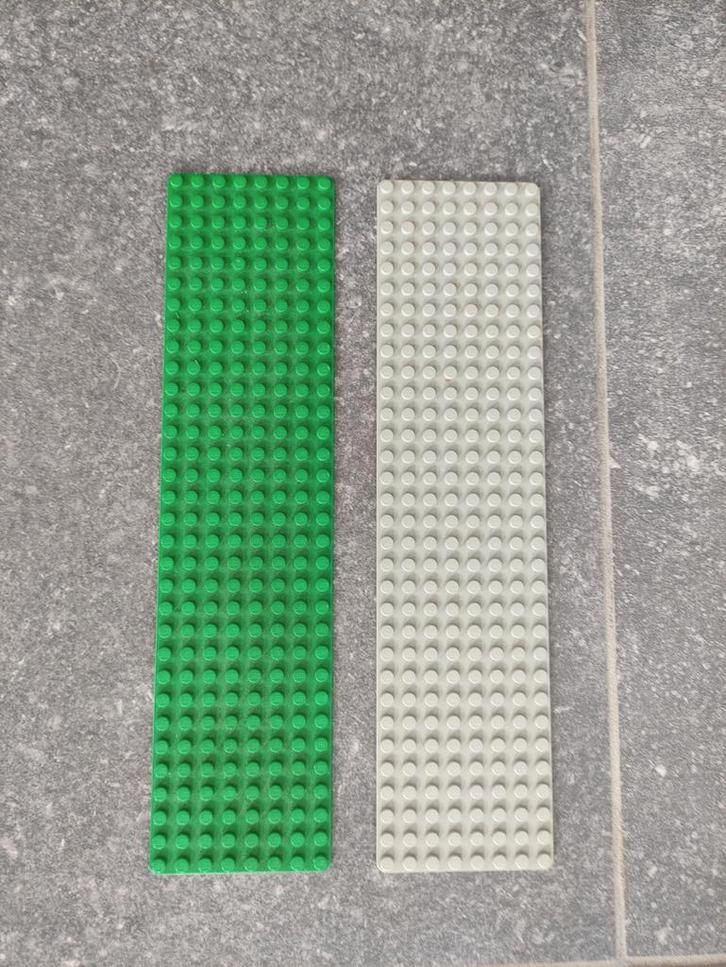 2 Lego bouwplaten grondplaten groen grijs 8x32, Kinderen en Baby's, Speelgoed | Duplo en Lego, Gebruikt, Lego, Ophalen of Verzenden