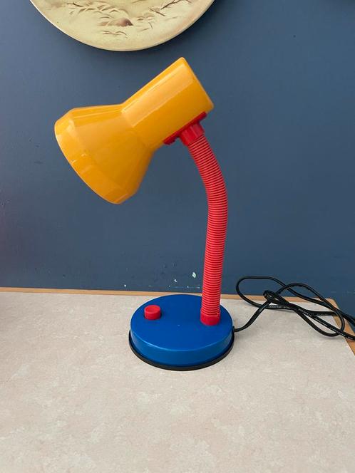 Vintage Memphis stijl Bureaulamp, Huis en Inrichting, Lampen | Tafellampen, Gebruikt, Minder dan 50 cm, Kunststof, Ophalen