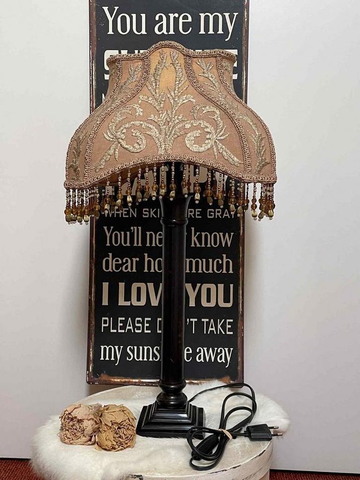 Prachtige klassieke tafellamp met lampenkap, Huis en Inrichting, Lampen | Tafellampen, Zo goed als nieuw, 50 tot 75 cm, Ophalen of Verzenden