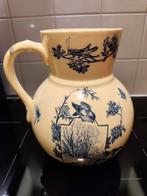 Vintage keramieken kan, crèmekleurig met blauw motief, 26 cm, Antiek en Kunst, Antiek | Keramiek en Aardewerk, Ophalen of Verzenden