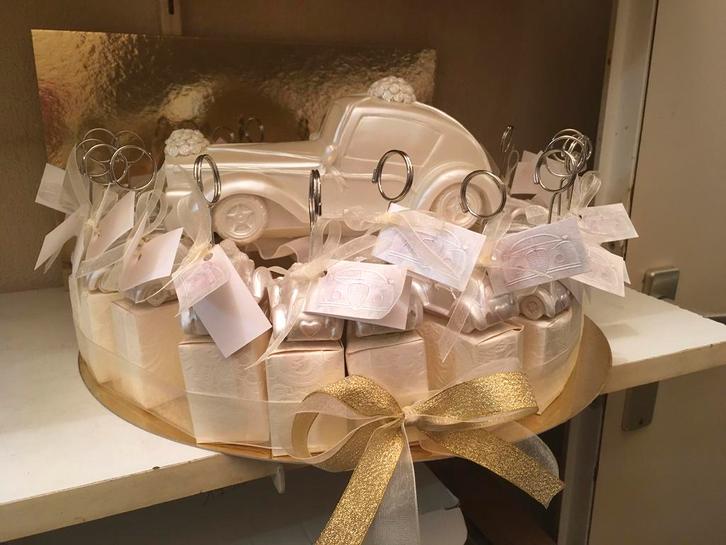 Te koop luxe bruidssuikers bedankjes taart, Kleding | Dames, Trouwkleding en Trouwaccessoires, Nieuw, Accessoires, Beige, Ophalen of Verzenden