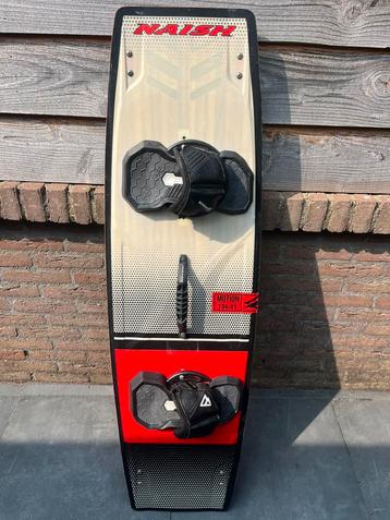 Naish kiteboard met brunotti binding beschikbaar voor biedingen