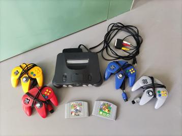 Te koop: Nintendo 64 + vier controllers + 2 spellen beschikbaar voor biedingen