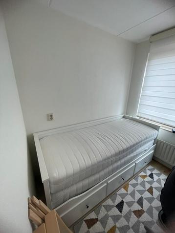 Matrassen (80*200) beschikbaar voor biedingen
