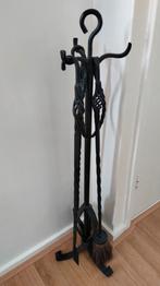 Smeedijzeren haardset met gereedschap, Huis en Inrichting, Haarden, Ophalen of Verzenden, Gebruikt, Vrijstaande haard, Houthaard