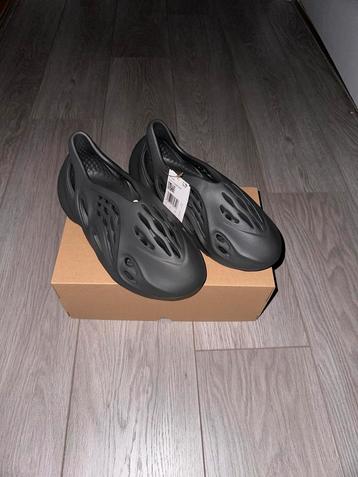 Adidas Yeezy Foam Runner Zwart beschikbaar voor biedingen