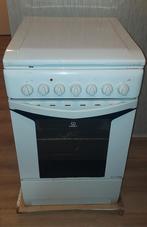 Gas fornuis met oven indesit, Witgoed en Apparatuur, Fornuizen, Ophalen, Gebruikt, 4 kookzones, Gas