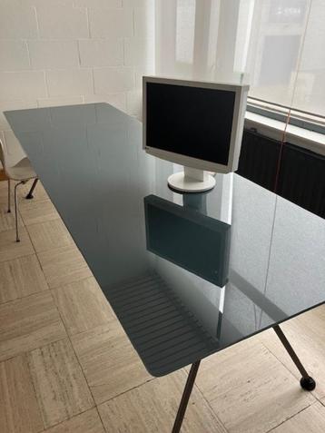 glazen tafel  284  en 90 cm    beschikbaar voor biedingen