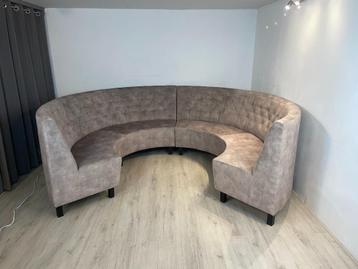 Horeca bank   rond  3/4 kwart  beschikbaar voor biedingen