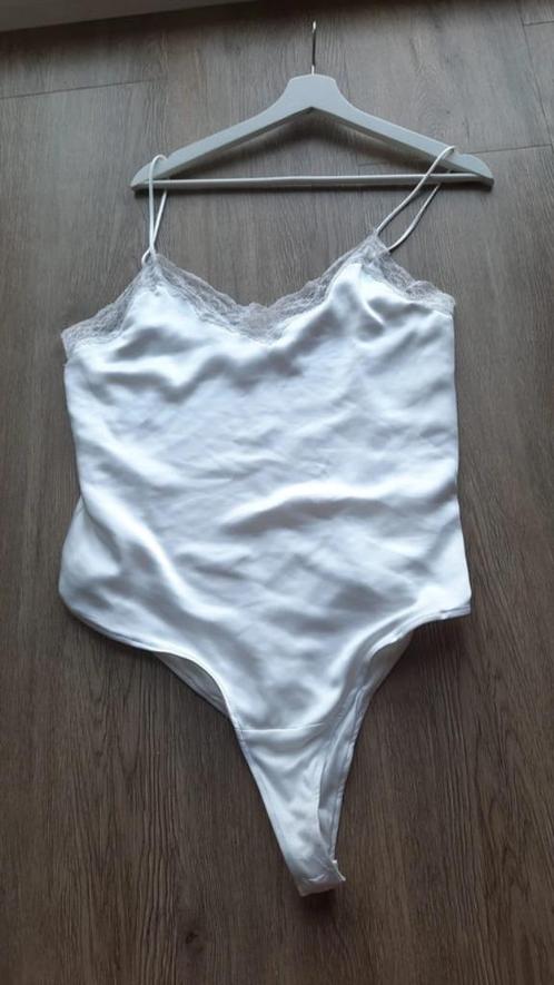 Zara - Elegant White Satin Bodysuit, Kleding | Dames, Blouses en Tunieken, Nieuw, Maat 42/44 (L), Wit, Ophalen of Verzenden