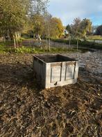 Twee hooibakken, Dieren en Toebehoren, Ophalen, Zo goed als nieuw