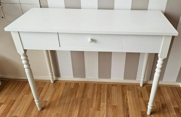 Gratis wit tafeltje in Aalten Achterhoek, Huis en Inrichting, Tafels | Kaptafels, Gebruikt, Minder dan 100 cm, 50 tot 100 cm, Hout