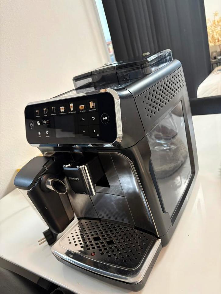 Koffiemachine philips latte go 5400 EP5447/90 zwart, Witgoed en Apparatuur, Koffiezetapparaten, Zo goed als nieuw, Koffiebonen
