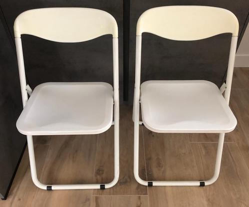 Ikea Niels Gammelgaard 2 klapstoelen/ stoelen wit, Huis en Inrichting, Stoelen, Gebruikt, Twee, Kunststof, Metaal, Wit, Ophalen
