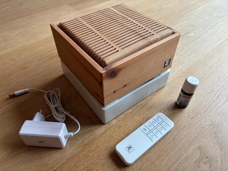 Geurdiffuser / luchtreiniger met verlichting, aromatherapie., Huis en Inrichting, Woonaccessoires | Kandelaars en Kaarsen, Zo goed als nieuw