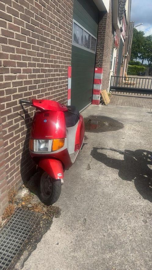 Te koop: Piaggio Sfera 50cc – Rijdt goed met duitse papieren, Fietsen en Brommers, Scooters | Piaggio, Zo goed als nieuw, Zip
