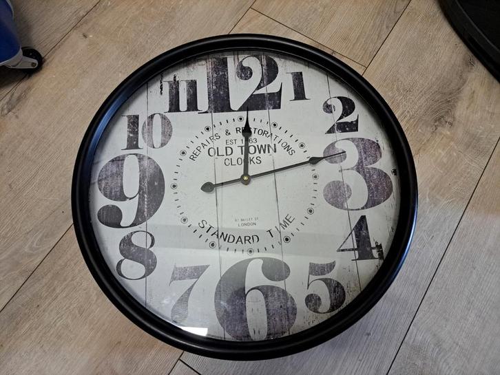 Vintage Wandklok - Old Town Clocks, Huis en Inrichting, Woonaccessoires | Klokken, Gebruikt, Wandklok, Analoog, Ophalen