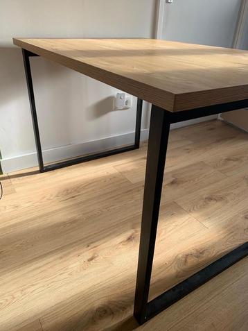 Eettafel/Studeertafel beschikbaar voor biedingen