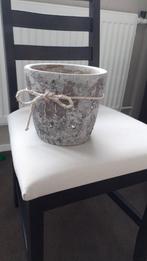 Grijze bloempot, Tuin en Terras, Bloempotten, Gebruikt, Rond, Ophalen of Verzenden, Minder dan 25 cm