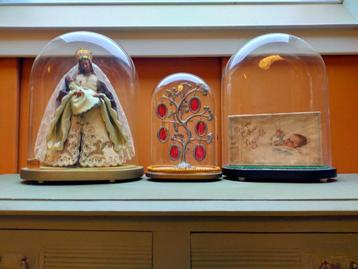 3 BROCANTE GLAZEN STOLPEN MET INHOUD beschikbaar voor biedingen