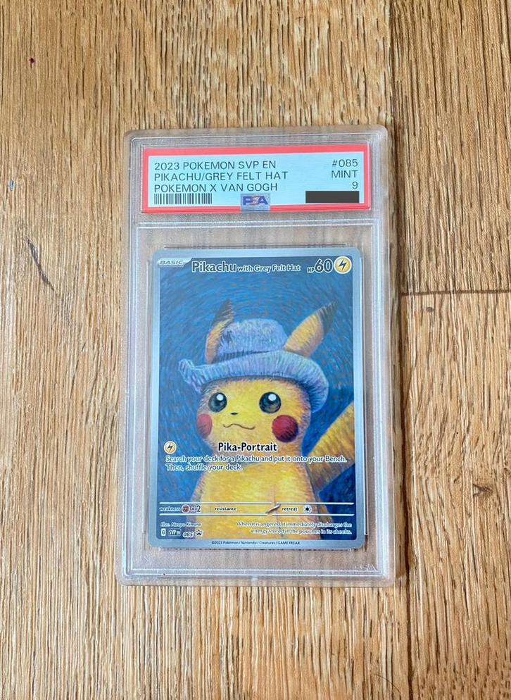 Pikachu with Grey Felt Hat (Van Gogh Musea) SVP085 PSA9 Slab, Hobby en Vrije tijd, Verzamelkaartspellen | Pokémon, Nieuw, Losse kaart