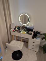 Modern Dressing Table with LED Light Mirror and Padded Stool, Huis en Inrichting, Overige materialen, 100 tot 150 cm, Zo goed als nieuw