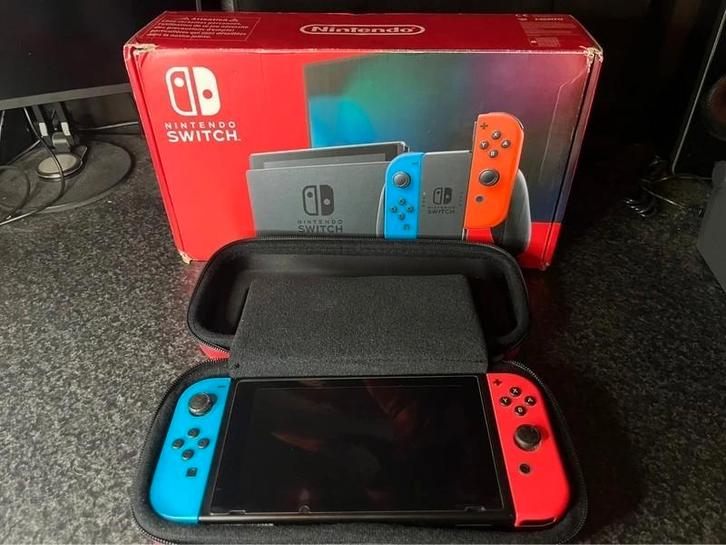 Nintendo Switch V2 Console Boxed + Accessories, Spelcomputers en Games, Games | Nintendo Switch, Zo goed als nieuw, Racen en Vliegen
