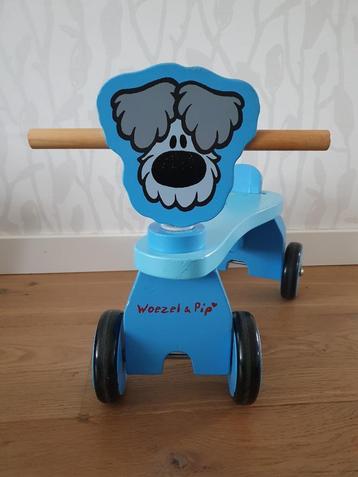 Houten loopfiets Woezel, alleen binnen gebruikt beschikbaar voor biedingen