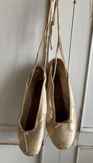 Brocante oude roze spitzen / Parijs  beschikbaar voor biedingen