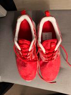 Rode stoffen Nike schoenen, Kleding | Dames, Schoenen, Nieuw, Ophalen of Verzenden