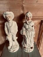 2 x porseleinen beeld. Oude man en vrouw Wit en goud. 25 cm, Antiek en Kunst, Antiek | Porselein, Ophalen