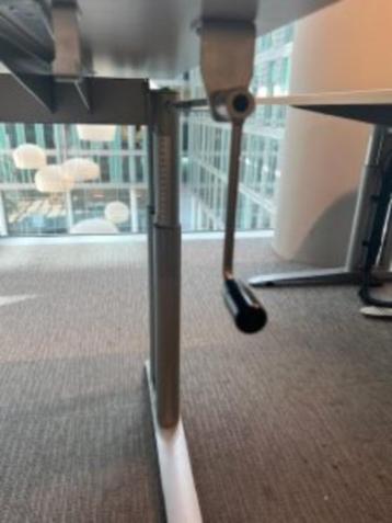 Bureau met slinger en kabelgoot 180x80xH62-84 cm, 19 stuks - afbeelding 4