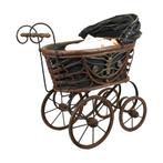 Antieke houten poppenwagen met oude porseleinen pop., Ophalen, Gebruikt, N.v.t., N.v.t.