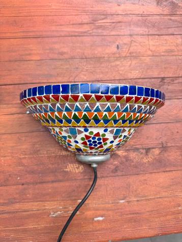 Oosterse multicolor wandlamp (onderdeel van een grotere set) beschikbaar voor biedingen