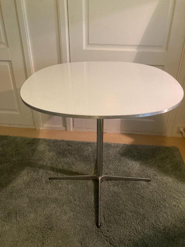Fritz Hansen Supercircular Café Table 75cm, Huis en Inrichting, Tafels | Eettafels, Gebruikt, 50 tot 100 cm, 50 tot 100 cm, Vier personen