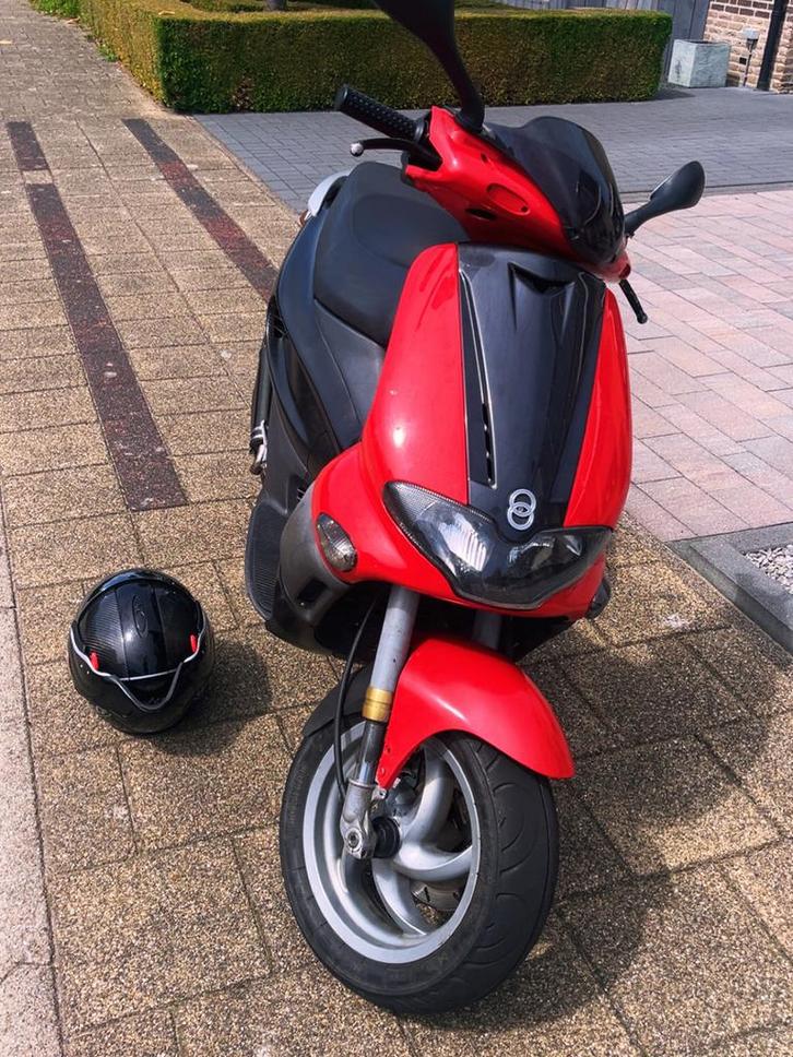 gilera runner 70cc, Fietsen en Brommers, Scooters | Piaggio, Zo goed als nieuw, Overige modellen, Tweetakt, Ophalen