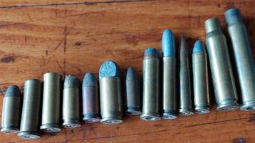 Lege Hulzen Verzameling - Ongevaarlijk beschikbaar voor biedingen