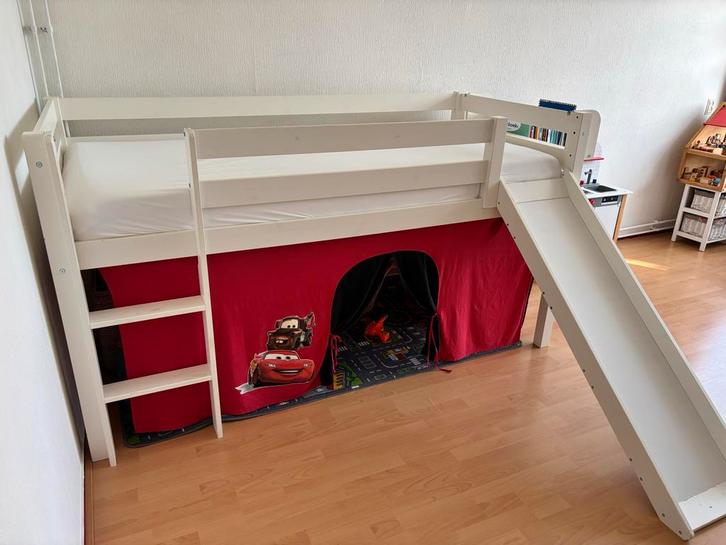 Leuke Halfhoogslaper met Glijbaan!, Kinderen en Baby's, Kinderkamer | Stapelbedden en Hoogslapers, Zo goed als nieuw, Halfhoogslaper