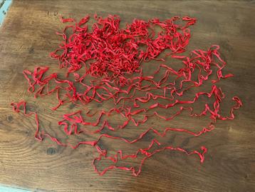 Rood Lint restjes beschikbaar voor biedingen