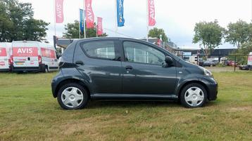 Toyota Aygo 1.0 12V Vvt-i 5DRS  Dealer onderhouden. beschikbaar voor biedingen