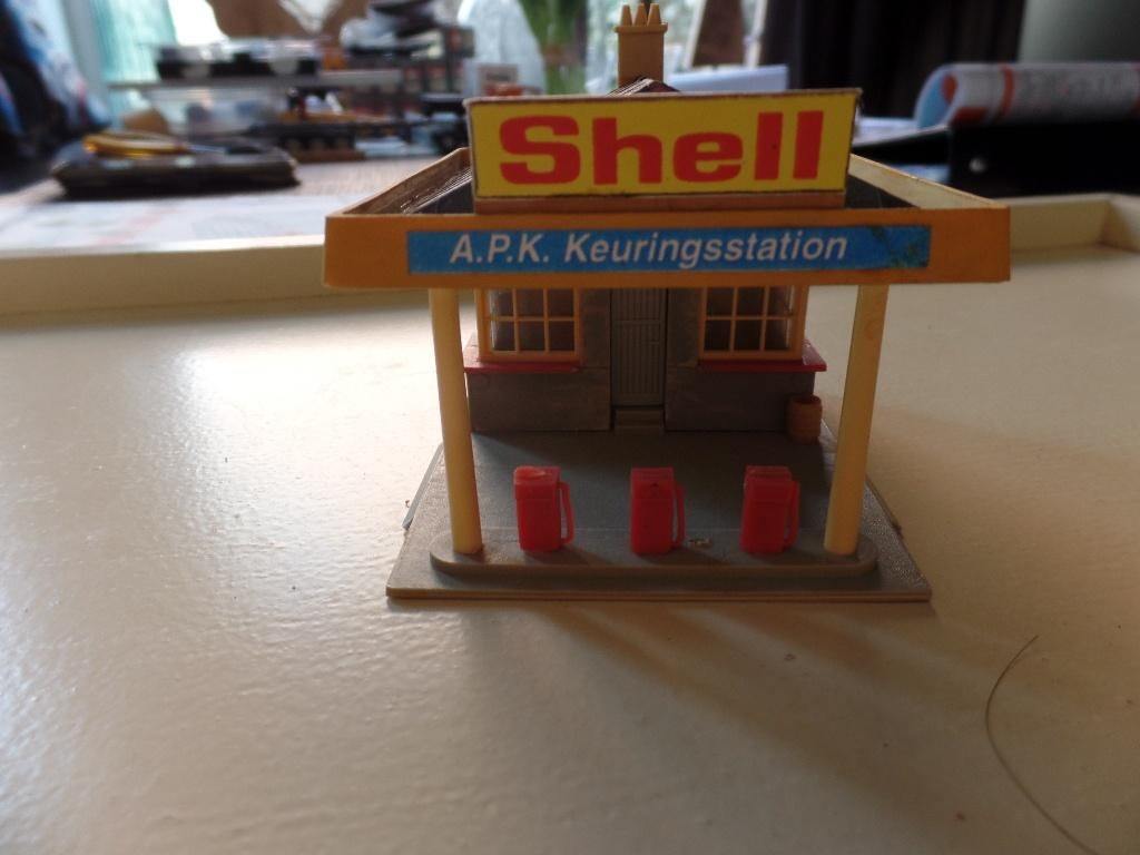 Huisje / gebouw voor model spoorbaan. (tankstation), Hobby en Vrije tijd, Modeltreinen | H0, Wisselstroom, Gebruikt, Brug, Tunnel of Gebouw