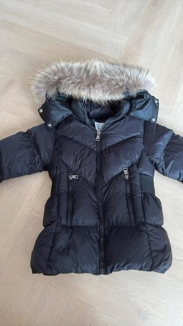 Moncler nieuwe jas beschikbaar voor biedingen