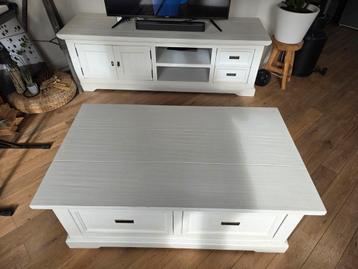 Tv meubel en salontafel robuust houten met veel opbergruimte beschikbaar voor biedingen