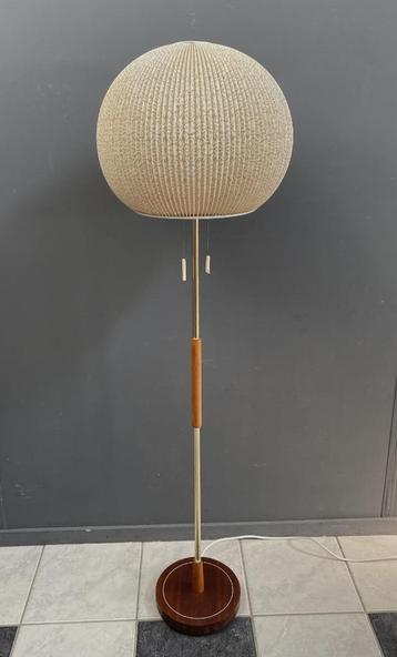 60 jaren plissé bol vloer lamp messing stang 2 lichtpunt beschikbaar voor biedingen
