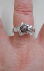 Zilveren massieve modernist ring met parel maat 17.75 nr.344