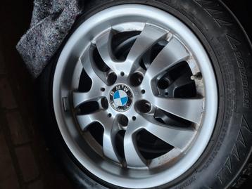 Bmw 16 inch velgen met winterbanden.  beschikbaar voor biedingen