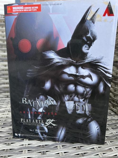Square-Enix Batman Arkham City Play Arts Kai 25cm., Verzamelen, Poppetjes en Figuurtjes, Zo goed als nieuw, Ophalen of Verzenden