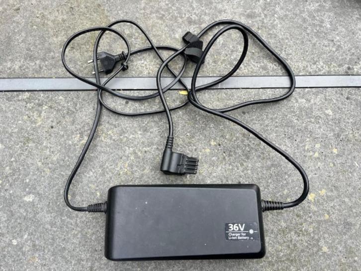 Accu Oplader voor Gazelle Orange C7, 36V, in nieuw staat, Fietsen en Brommers, Fietsaccessoires | Fietsaccu's, Zo goed als nieuw