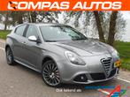 Alfa Romeo Giulietta 1.4 Turbo 170PK Distinctive (bj 2014), Voorwielaandrijving, 65 €/maand, Gebruikt, Zwart