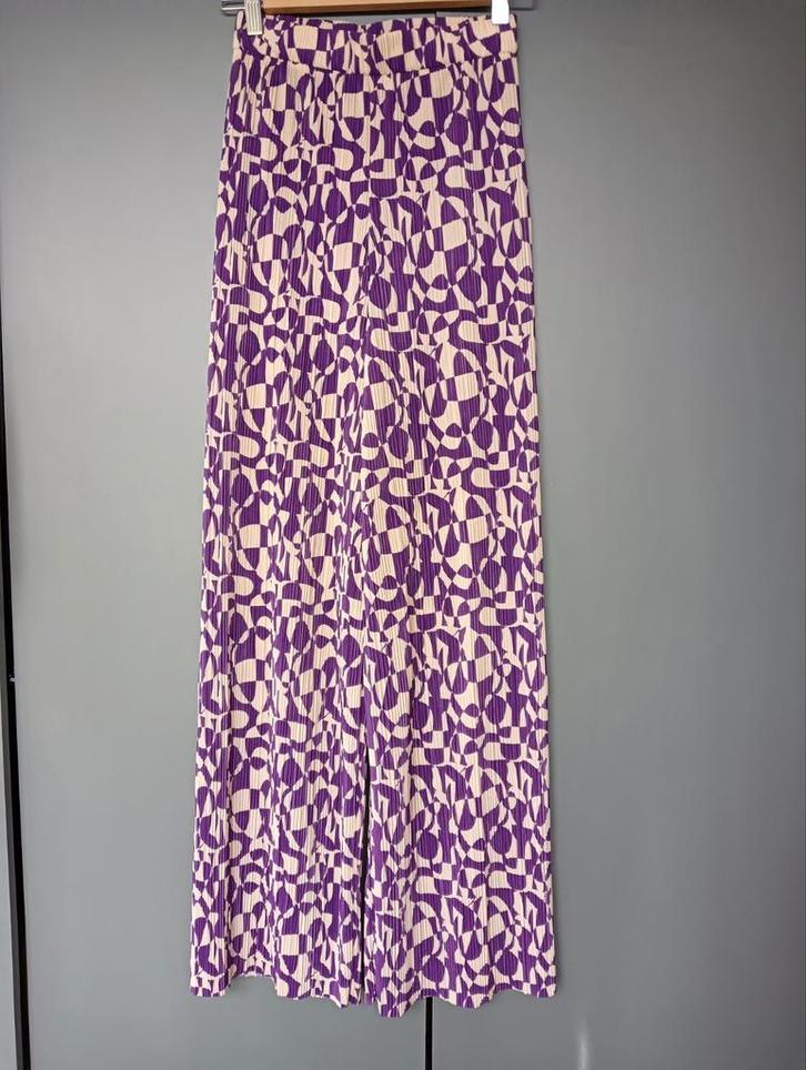Monki wijde geplooide paars/crème kleurige broek mt XS, Kleding | Dames, Broeken en Pantalons, Zo goed als nieuw, Maat 34 (XS) of kleiner